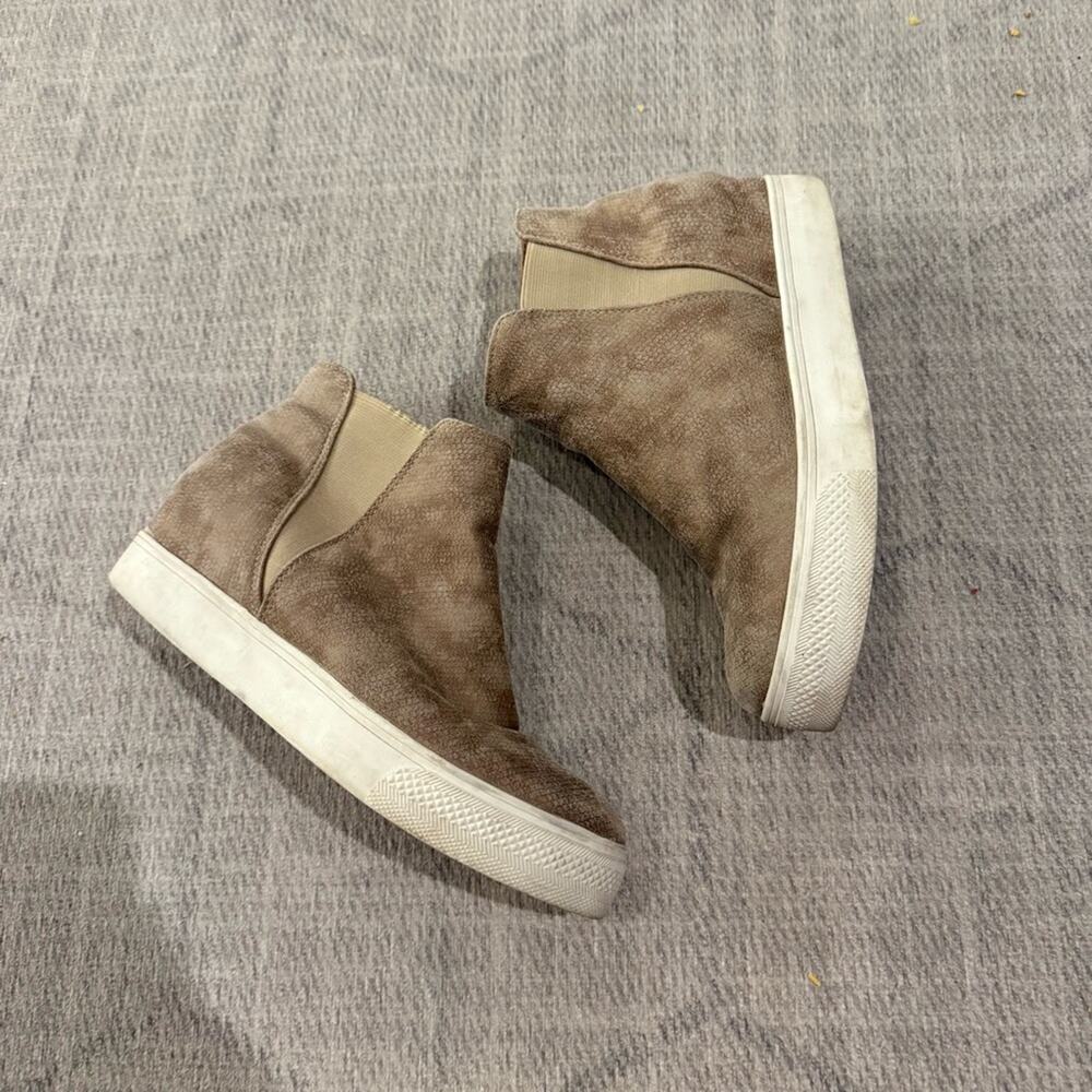 Very G Taupe Hidden Wedge Slip On Sneaker Booties Women’s 9